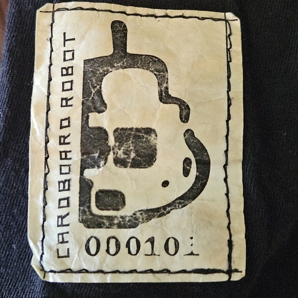 Vintage Cardboard Robot Unique Anti-War Short Sleeve T-Shirt Women/Unisex Medium - Picture 3 of 4